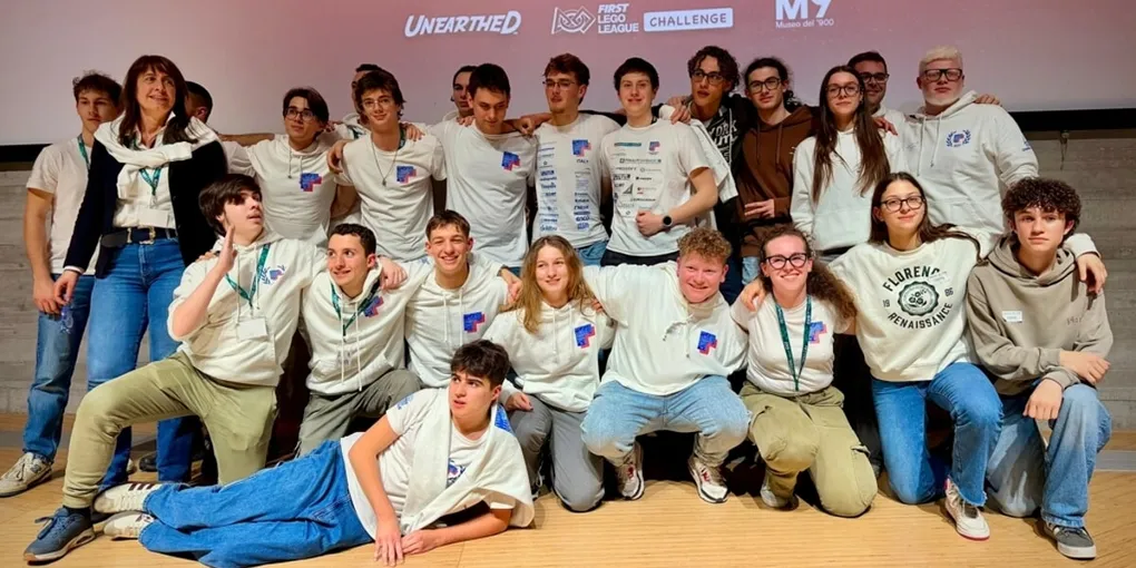 Il team Planck Team con il robot alla competizione di Mestre 2026